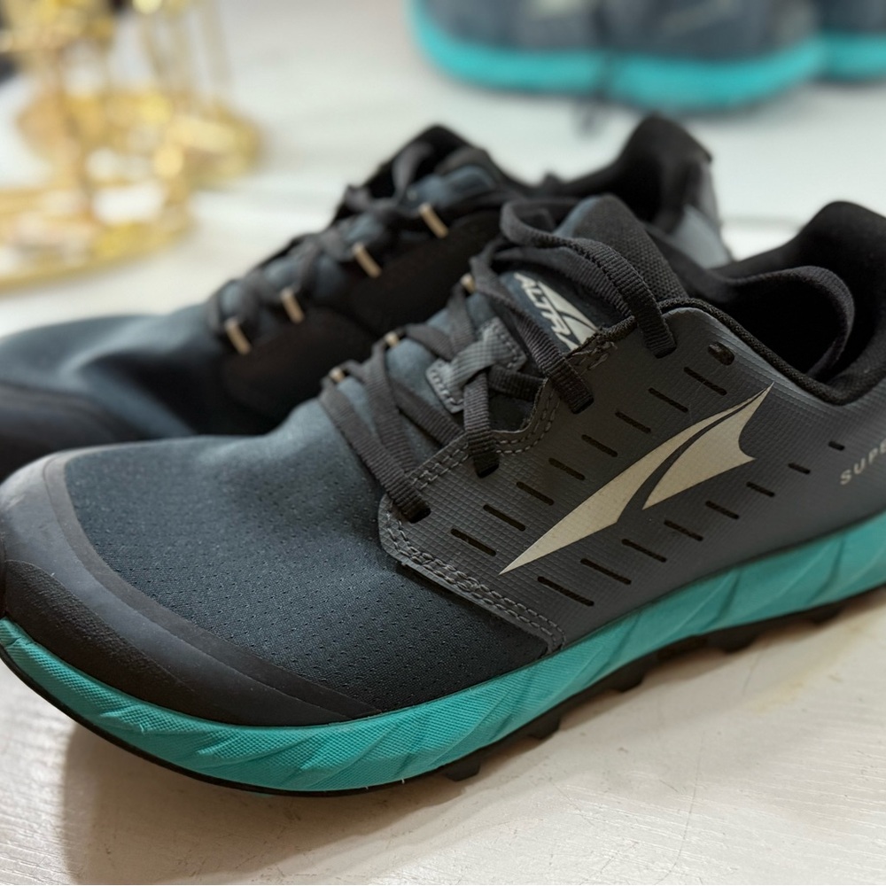 Altra Womens Black and Turquoise Athletic Shoes